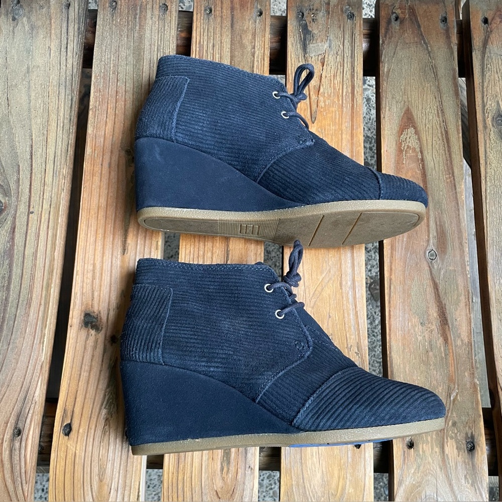 TOMS Desert Wedge Women’s Size 8.5 Navy Blue Corduroy Booties